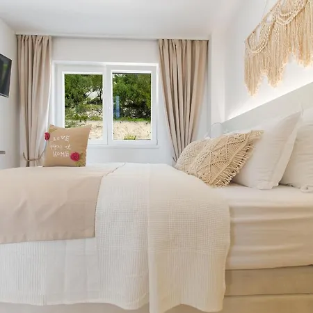 Smaragd - Perle - Luxury With Shared Pool Apartman