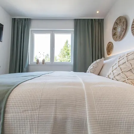 Apartman Smaragd - Perle - Luxury With Shared Pool *
