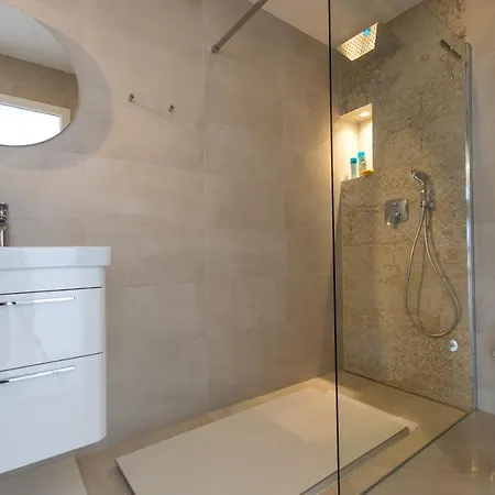 Smaragd - Perle - Luxury With Shared Pool 아파트 *