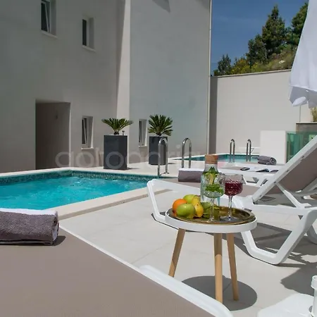 Smaragd - Perle - Luxury With Shared Pool * 마카르스카