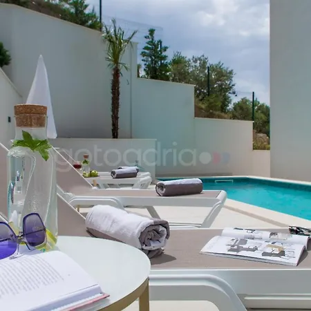 Smaragd - Perle - Luxury With Shared Pool 마카르스카