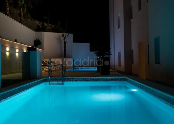 Smaragd - Perle - Luxury With Shared Pool شقة