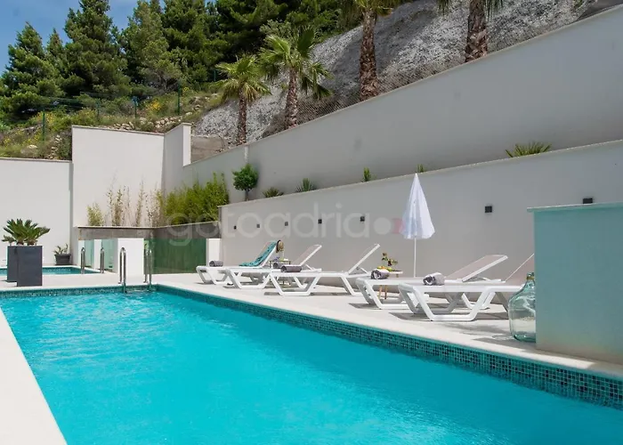 Smaragd - Perle - Luxury With Shared Pool شقة ماكارسكا